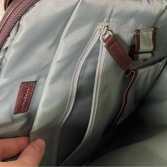 Levenger Brown Leather Messenger Bag Tote - Picture 7 of 9